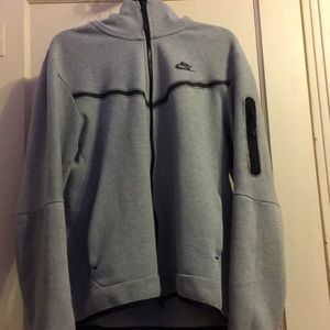 Like New Gray size Large Nike Tech